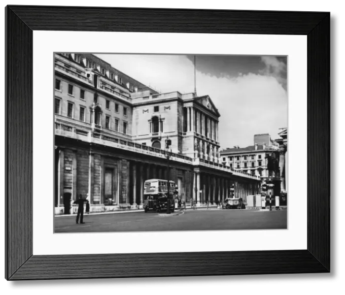Framed Print : Bank of England / 1940S Framed Print : Bank of England / 1940S