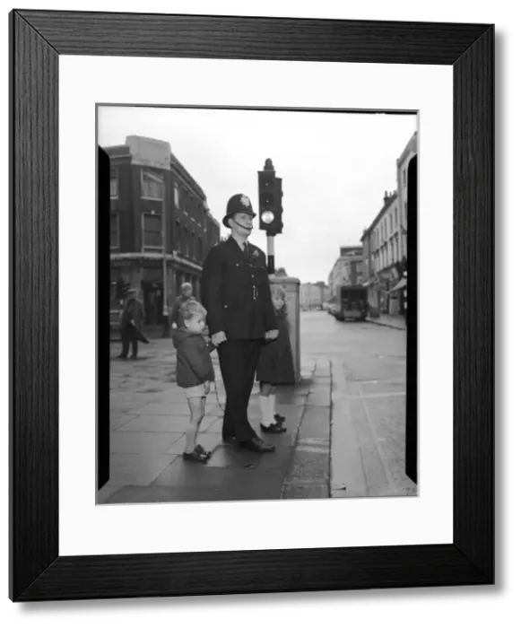 Framed Print : Police Officer / Children Framed Print : Police Officer / Children