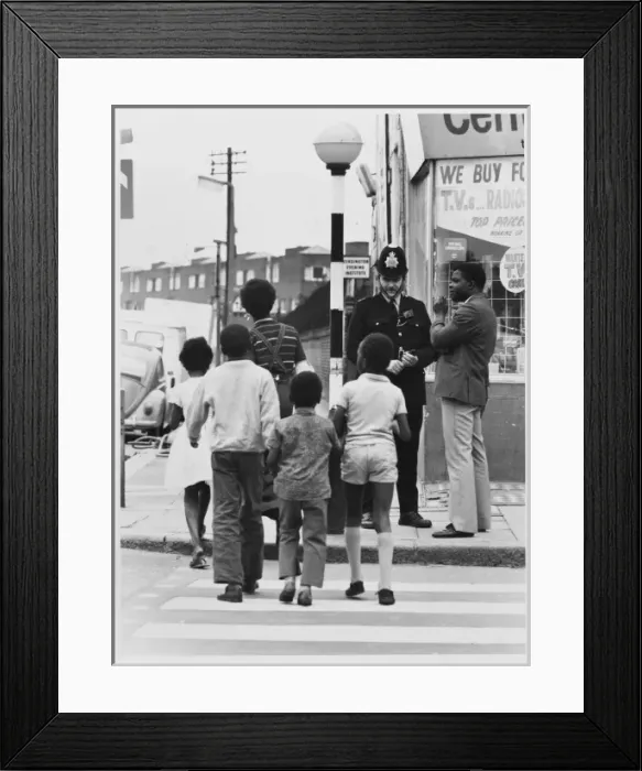 Framed Print : Police Officer / Children Framed Print : Police Officer / Children