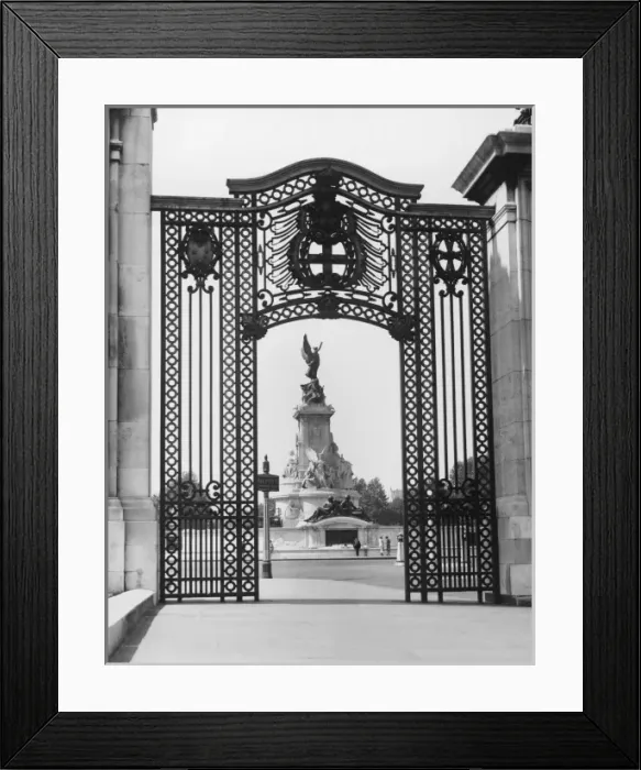 Framed Print : Victoria Memorial Framed Print : Victoria Memorial