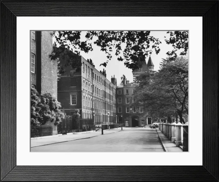 Framed Print : LINCOLNs INN, 1940S Framed Print : LINCOLNs INN, 1940S