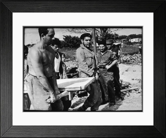 Framed Print : Che Guevara / Sunday Framed Print : Che Guevara / Sunday