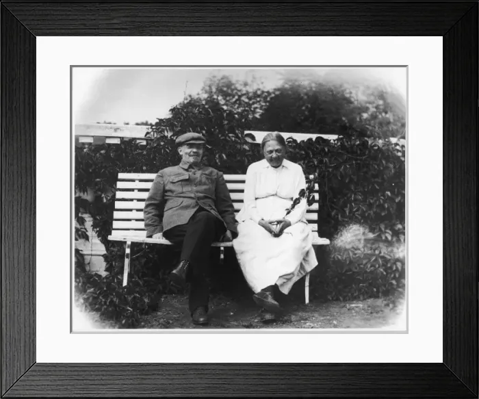 Framed Print : Lenin and Krupskaya / 1922 Framed Print : Lenin and Krupskaya / 1922