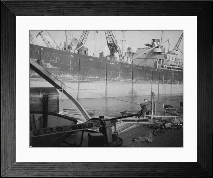 Framed Print : Working in Hull Docks Framed Print : Working in Hull Docks