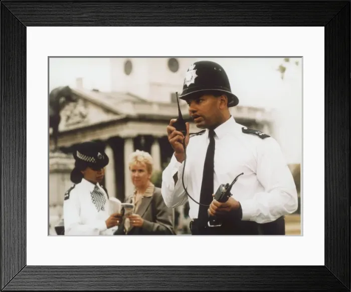 Framed Print : Met Police officer on his radio, London Framed Print : Met Police officer on his radio, London