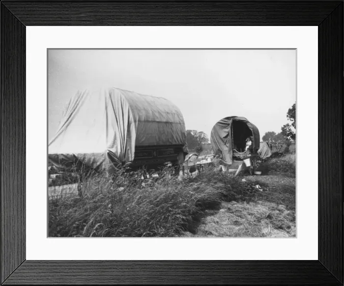 Framed Print : Gipsy Caravan 1940S Framed Print : Gipsy Caravan 1940S