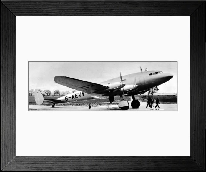 Framed Print : The First Production Model of the De Havilland Albatross Framed Print : The First Production Model of the De Havilland Albatross