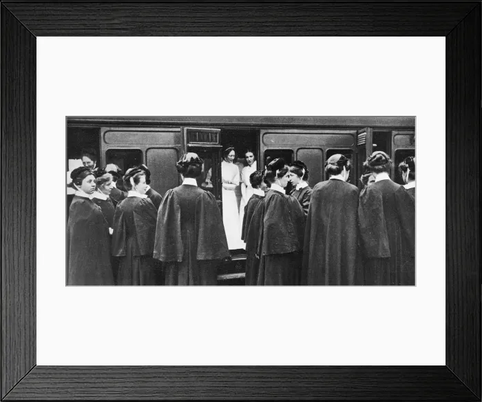 Framed Print : Nurses waiting to travel to the coast to prepare for the rec Framed Print : Nurses waiting to travel to the coast to prepare for the rec