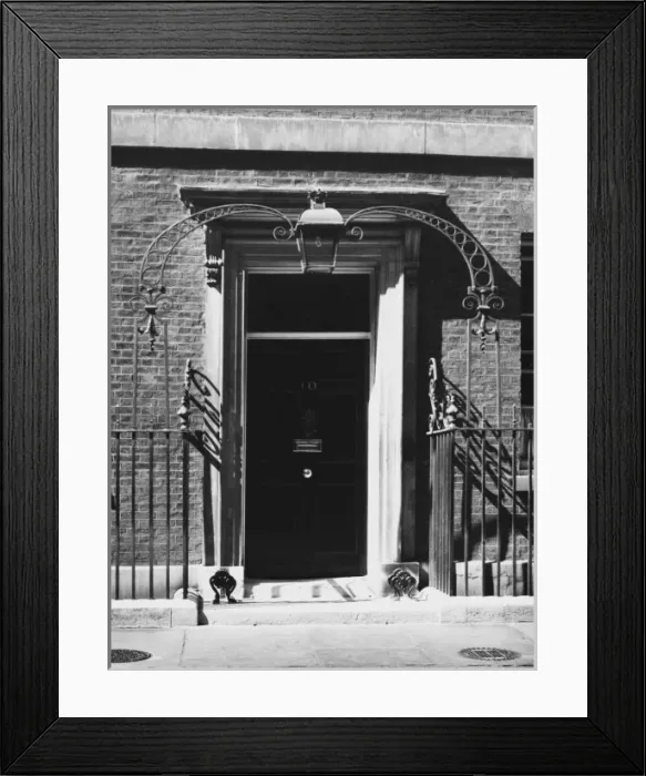 Framed Print : NO 10 DOORWAY / 1930S Framed Print : NO 10 DOORWAY / 1930S