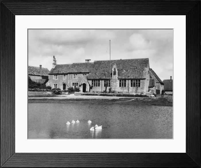 Framed Print : Ducklington Oxfordshire Framed Print : Ducklington Oxfordshire