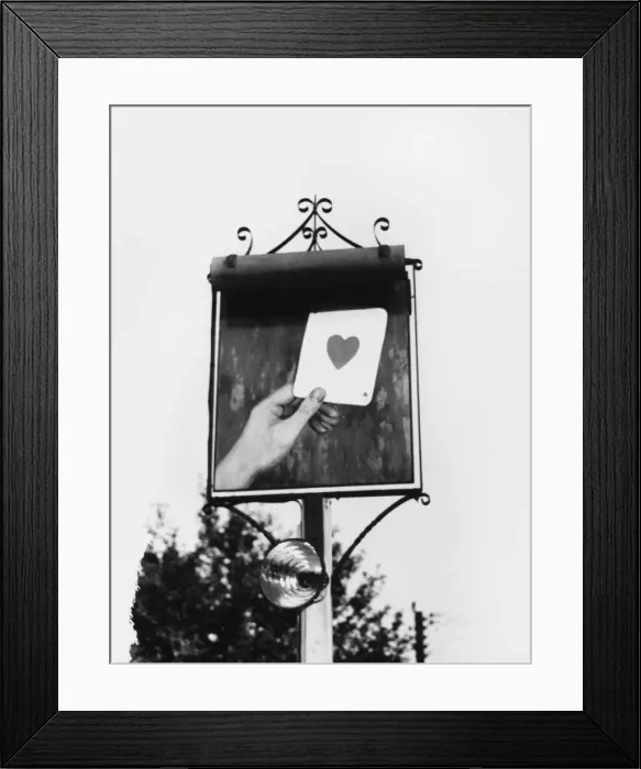 Framed Print : THE HEART IN HAND INN Framed Print : THE HEART IN HAND INN