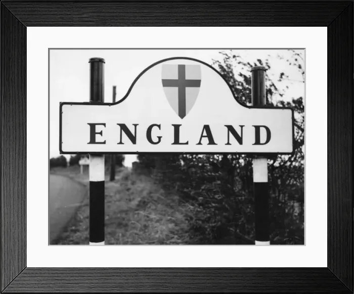 Framed Print : ENGLAND SIGN POST Framed Print : ENGLAND SIGN POST