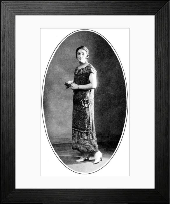 Framed Print : Fashion for September 1923 Framed Print : Fashion for September 1923