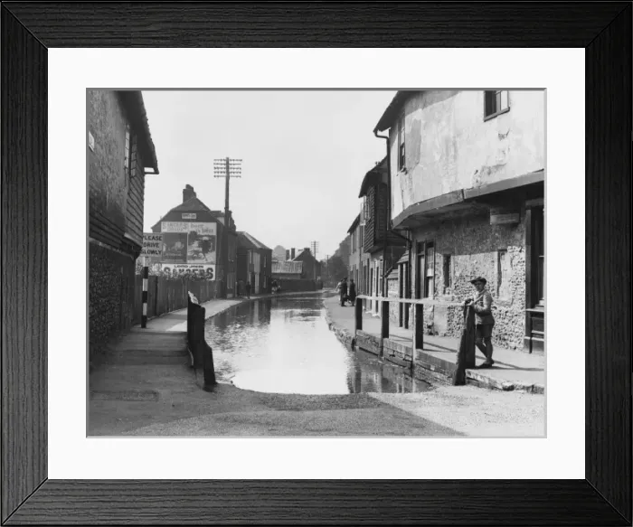 Framed Print : England / Ospinge Framed Print : England / Ospinge