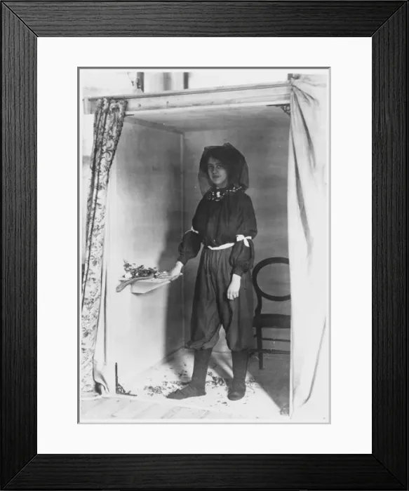 Framed Print : Medium / Mrs Tomson Framed Print : Medium / Mrs Tomson