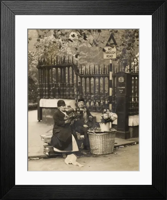 Framed Print : LONDON FLOWER LADIES Framed Print : LONDON FLOWER LADIES