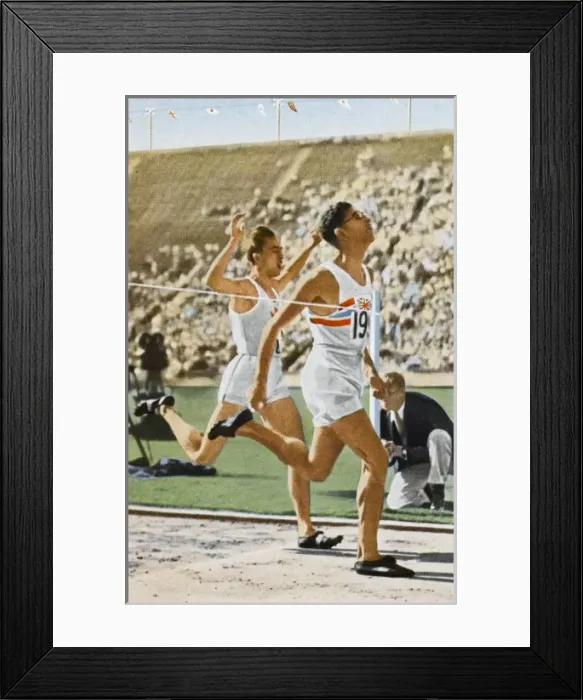 Framed Print : OLYMPICS / 1932 / MEN 800M Framed Print : OLYMPICS / 1932 / MEN 800M