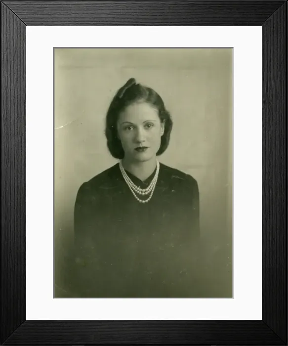 Framed Print : Fashionable young lady in a pearl necklace Framed Print : Fashionable young lady in a pearl necklace