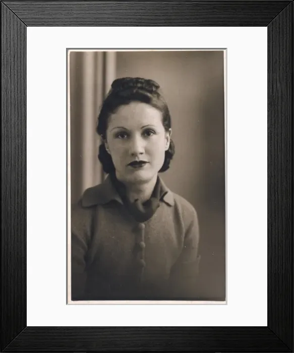 Framed Print : Fashionable young lady Framed Print : Fashionable young lady