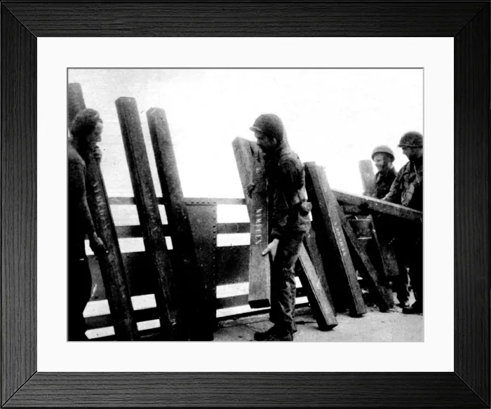 Framed Print : British and American troops stacking dynamite on the Nijmege Framed Print : British and American troops stacking dynamite on the Nijmege