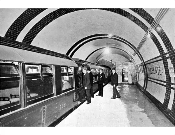 The tube railway form Charing Cross to Hampsted. Platform at