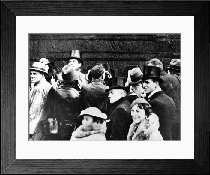 Framed Print : HRH Queen Mary launching R. M. S. Queen Mary, September 1934 Framed Print : HRH Queen Mary launching R. M. S. Queen Mary, September 1934