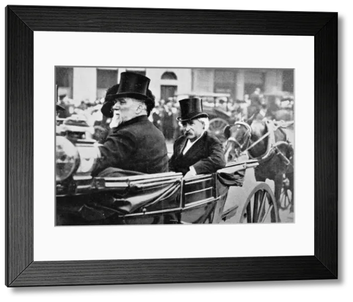 Framed Print : Mark Twain on a visit to Britain Framed Print : Mark Twain on a visit to Britain