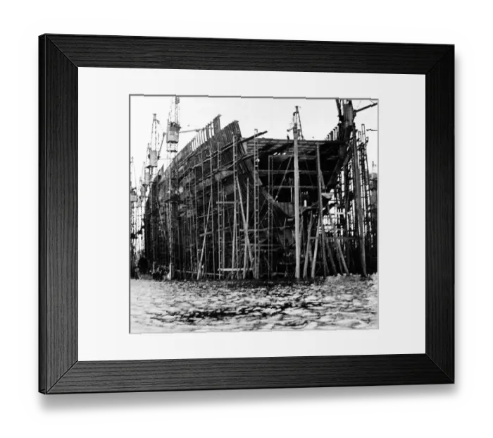Framed Print : R. M. S. Queen Mary, Clydebank, December 1931 Framed Print : R. M. S. Queen Mary, Clydebank, December 1931
