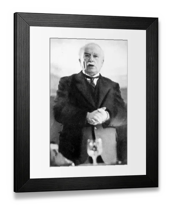 Framed Print : David Lloyd-George (1863-1945), speaking in 1932 Framed Print : David Lloyd-George (1863-1945), speaking in 1932