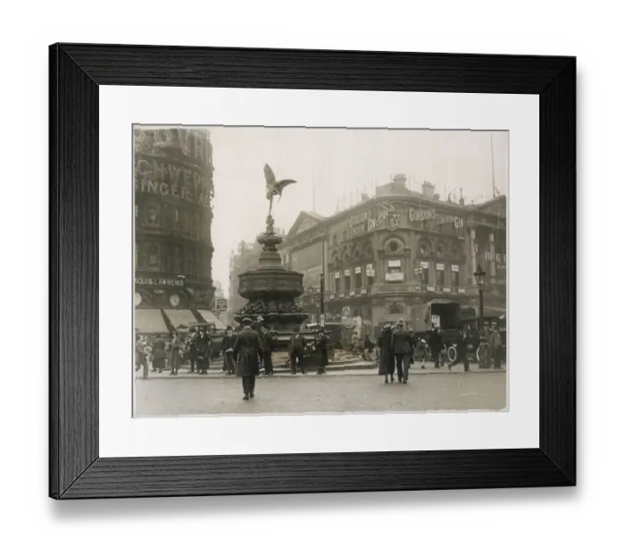 Framed Print : London / Piccadilly Circus Framed Print : London / Piccadilly Circus