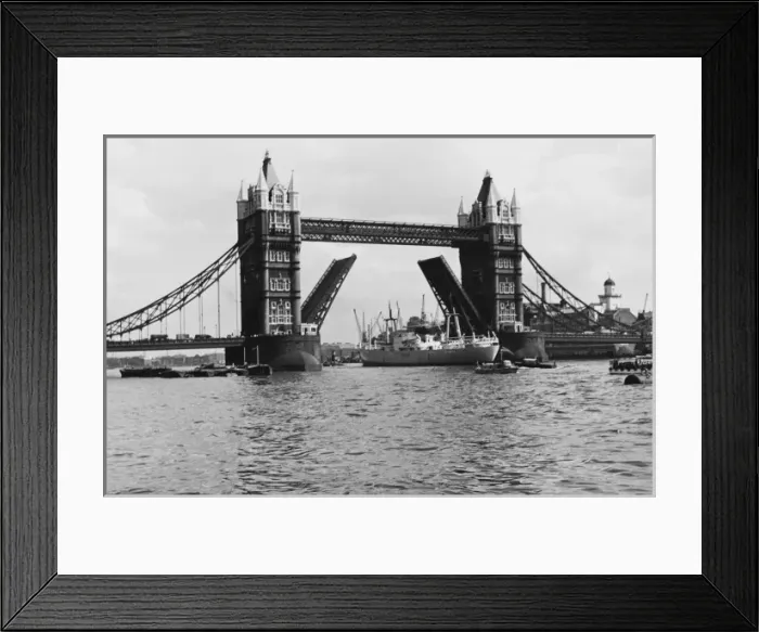 Framed Print : Tower Bridge Framed Print : Tower Bridge