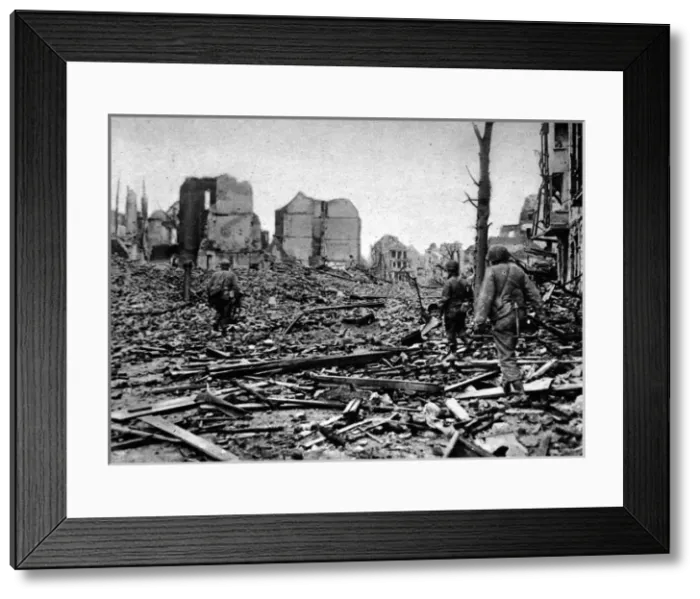 Framed Print : Troops of the US First Army in Cologne; Second World War, 19 Framed Print : Troops of the US First Army in Cologne; Second World War, 19