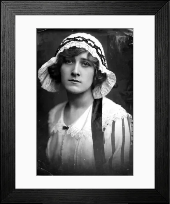 Framed Print : Phyllis Dare, c. 1910 Framed Print : Phyllis Dare, c. 1910
