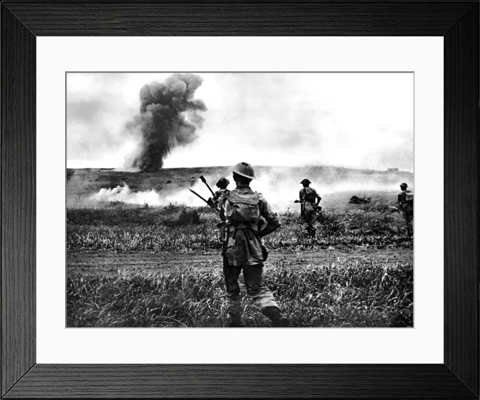Framed Print : British Soldiers advance in Tunisia; Second World War, 1943 Framed Print : British Soldiers advance in Tunisia; Second World War, 1943