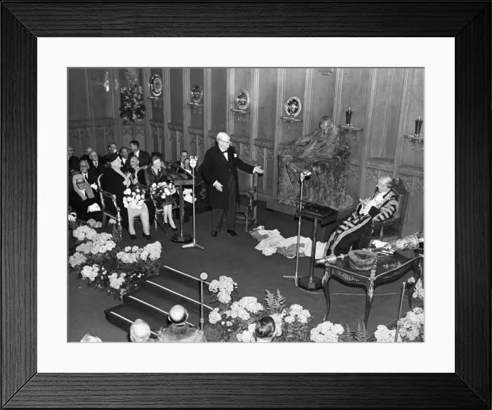 Framed Print : Winston Churchill Framed Print : Winston Churchill
