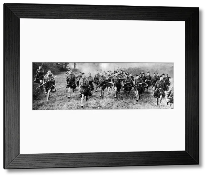 Framed Print : London Scottish soldiers charging with the bayonet Framed Print : London Scottish soldiers charging with the bayonet