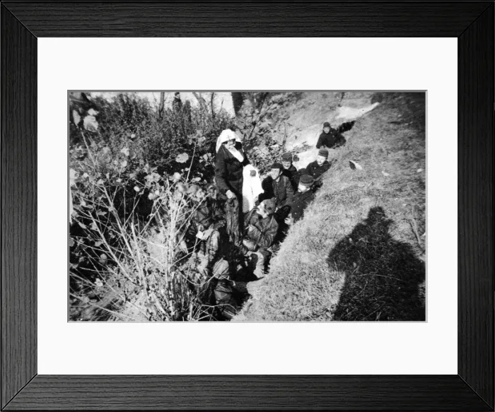 Framed Print : During the fierce fighting near Dixmude: A Belgian Red Cross nurse visiting Belgian soldiers in the trenches Framed Print : During the fierce fighting near Dixmude: A Belgian Red Cross nurse visiting Belgian soldiers in the trenches