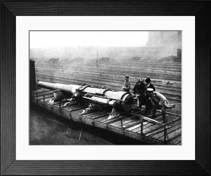 Framed Print : A British gun which aided the attack on German troops in Antwerp Framed Print : A British gun which aided the attack on German troops in Antwerp
