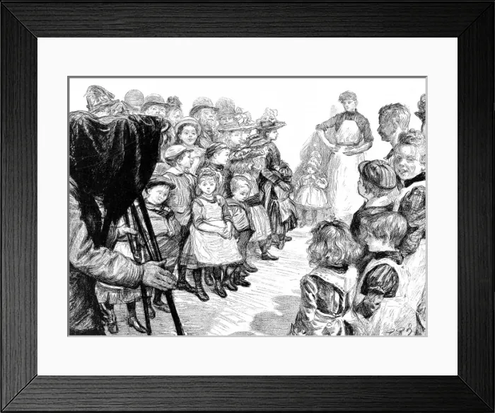 Framed Print : Amateur photography in the East End of London, 1895 Framed Print : Amateur photography in the East End of London, 1895