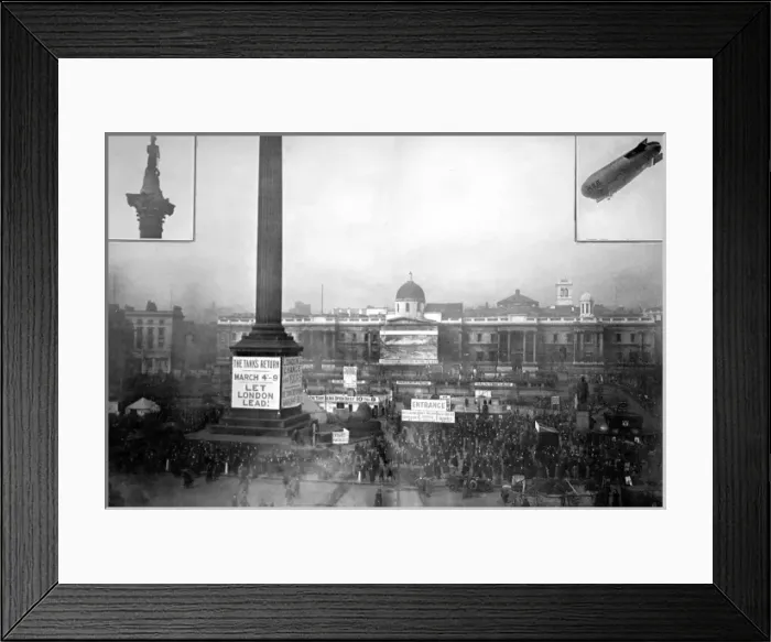 Framed Print : War Loan Campaign in Trafalgar Square, London, 1918 Framed Print : War Loan Campaign in Trafalgar Square, London, 1918