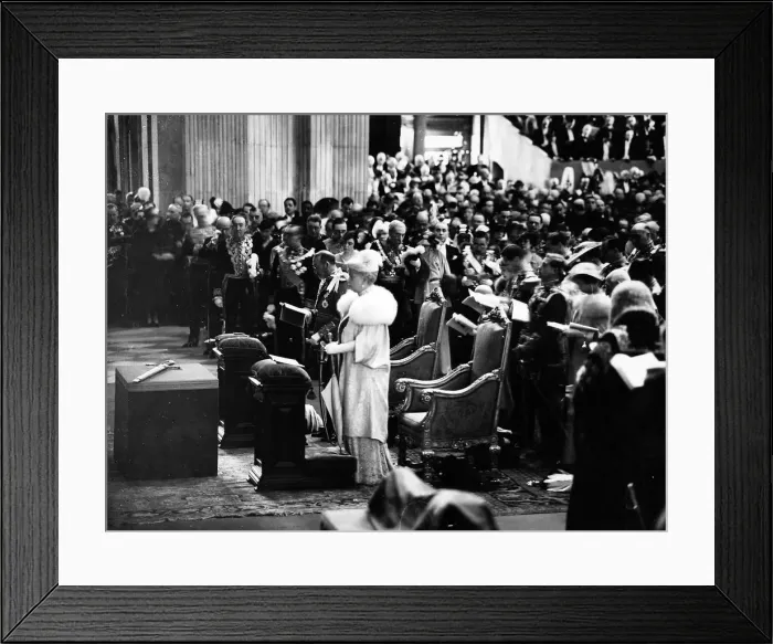 Framed Print : King George V and Queen Mary at St. Pauls Cathedral, 1935 Framed Print : King George V and Queen Mary at St. Pauls Cathedral, 1935