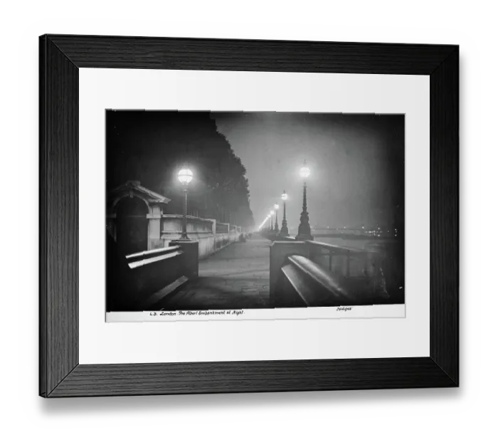 Framed Print : The Albert Embankment at Night Framed Print : The Albert Embankment at Night