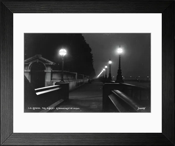 Framed Print : The Albert Embankment at Night Framed Print : The Albert Embankment at Night