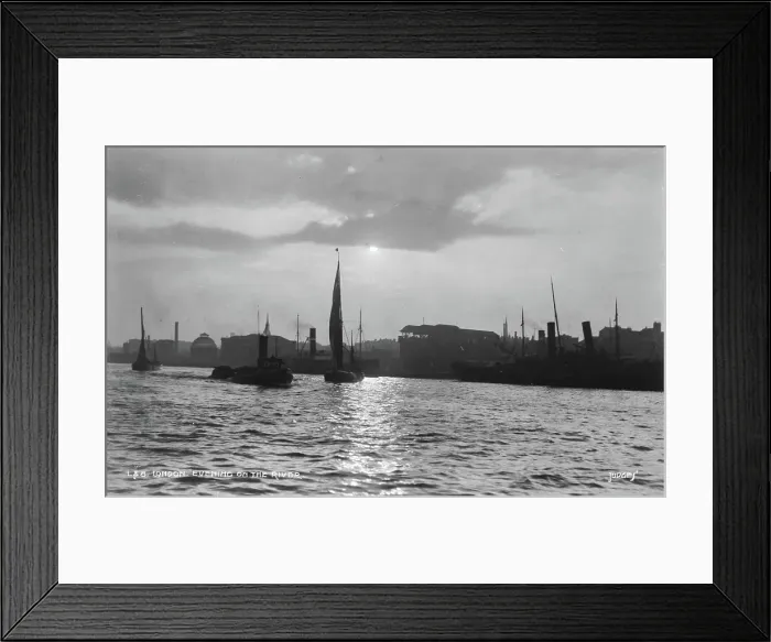 Framed Print : Evening on the River Thames, London Framed Print : Evening on the River Thames, London