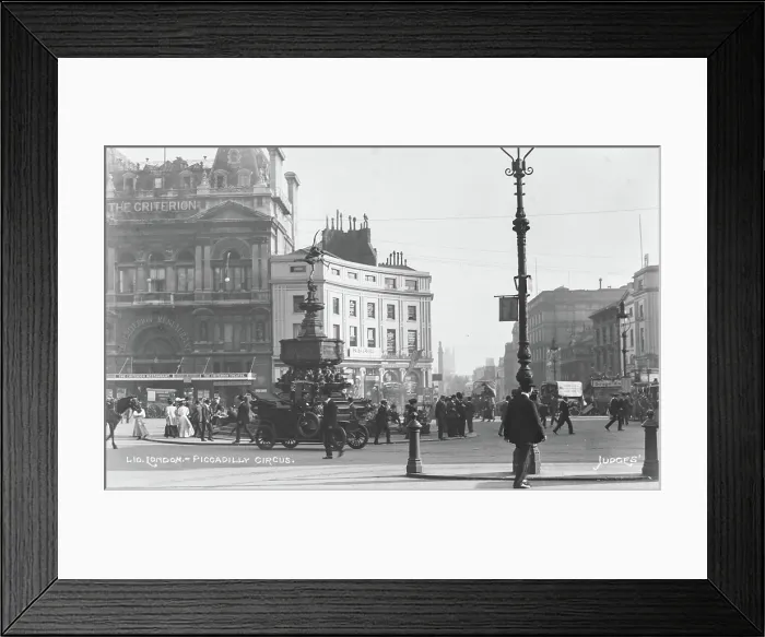 Framed Print : Piccadilly Circus Framed Print : Piccadilly Circus