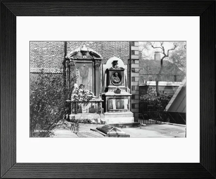 Framed Print : Oliver Goldsmith's Tomb at Middle Temple Framed Print : Oliver Goldsmith's Tomb at Middle Temple