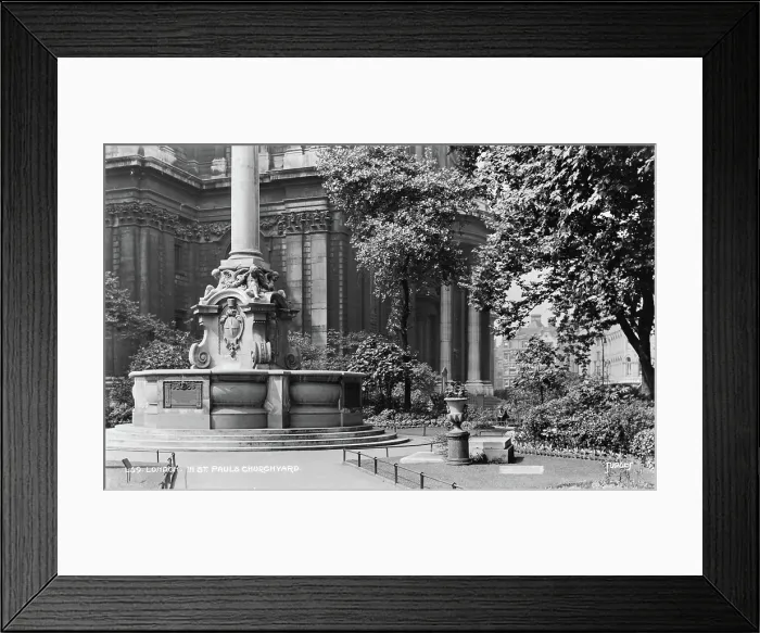 Framed Print : St. Paul's Churchyard in London Framed Print : St. Paul's Churchyard in London