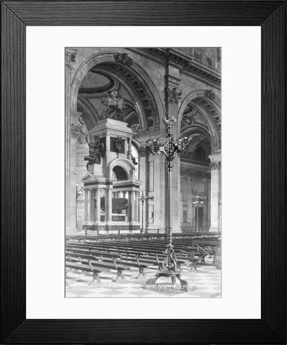 Framed Print : Wellington Monument at St. Paul's Cathedral