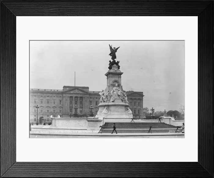 Framed Print : Victoria Memorial and Buckingham Palace Framed Print : Victoria Memorial and Buckingham Palace