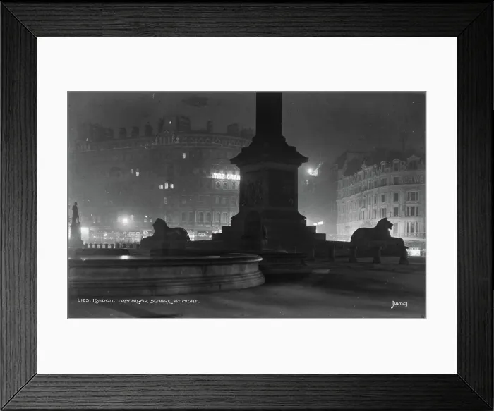 Framed Print : Trafalgar Square at Night Framed Print : Trafalgar Square at Night